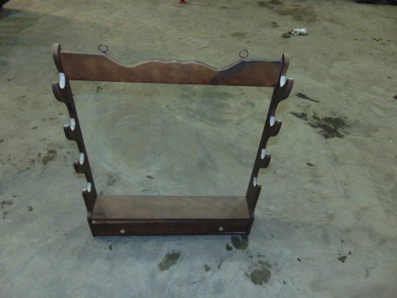 lot 129 image: Wall Mounted Gun Rack