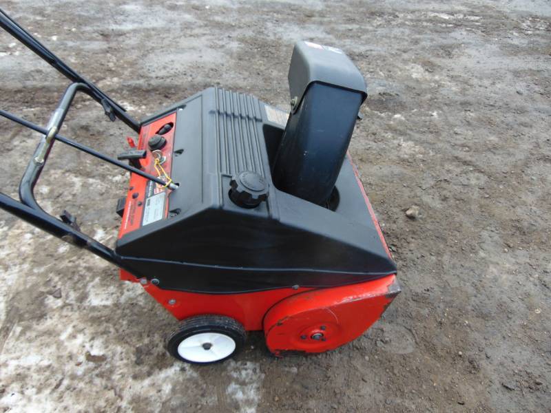 lot 138 image: MTD Yard Machines 4.521 Snow Blower