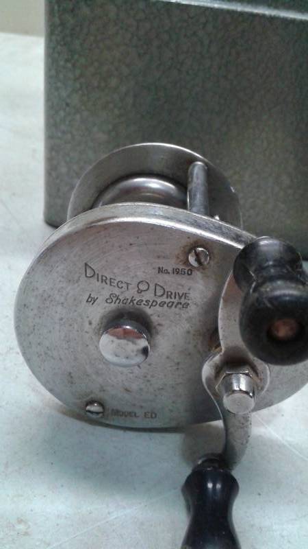 lot 30 image: Lot Of Vintage Fishing Reels In A Metal Box