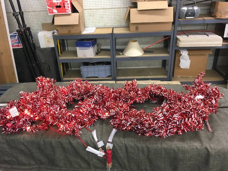 Red Wreaths W Clear Lights