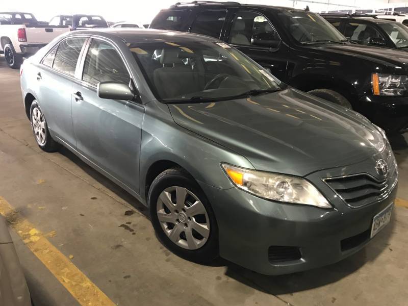 lot 10 image: 2010 Toyota Camry LE