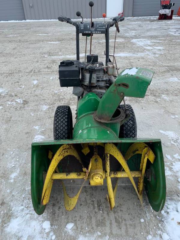 lot 3 image: John Deere 826 Snowblower