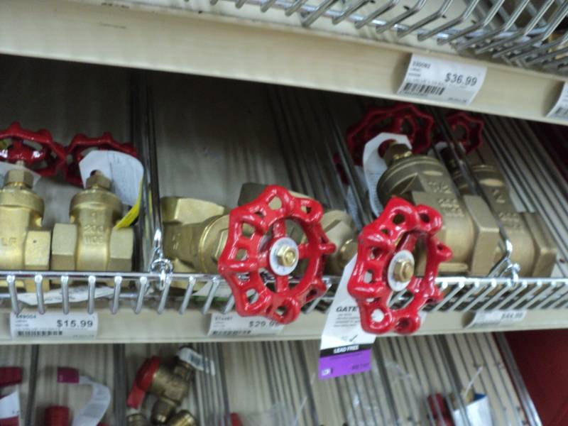 Lot of gate valves...