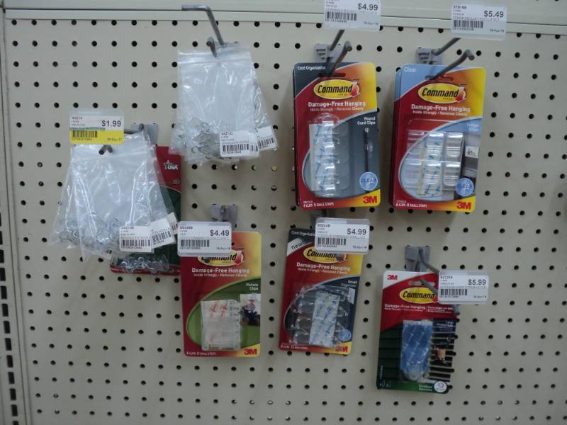 Lot of suction cup hooks and 3M han...
