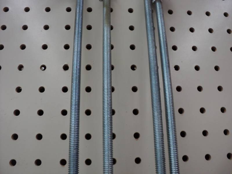 4 � 6 foot threaded 38� rods...