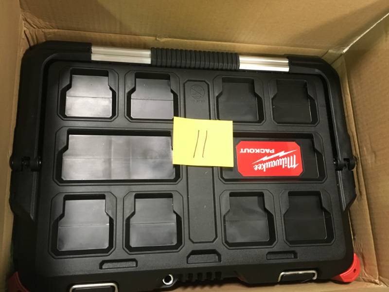 Milwaukee PACKOUT 22 in. Large Tool Box open box not used
