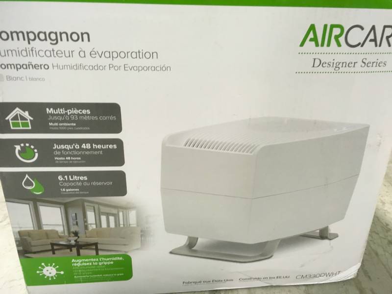 AIRCARE Designer Series 1.6 Gal. Evaporative Humidifier for 1000 sq. ft.in like new condition