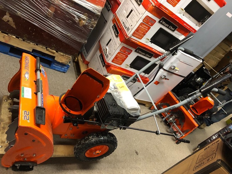YARDMAX  22 in. 2-Stage Gas Snow Blower  in working conditions not used