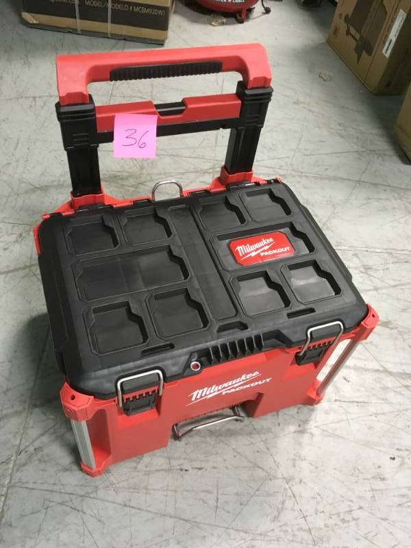 lot 36 image: Milwaukee PACKOUT 22 in. Rolling Tool Box not used