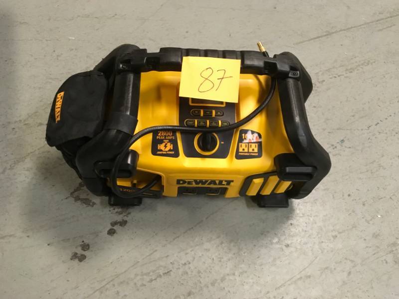 DEWALT 2800 Peak Amp Jump Starter 1000-Watt Power Inverter with Digital Compressor in like new condition