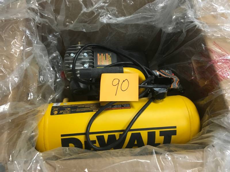 DEWALT 4 Gal. Portable Electric Air Compressor in very good condition