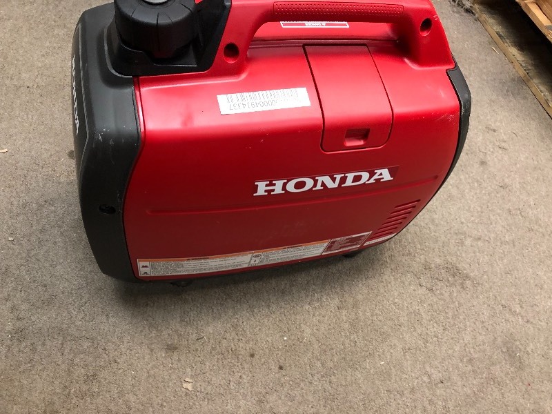 Honda 2,200-Watt Super Quiet Gasoline Powered Portable Inverter Generator with Eco-Throttle and Oil Alert in good conditions