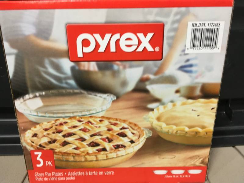 lot 63 image: Pyrex 3-Pack Easy Grab Glass Pie Plate new