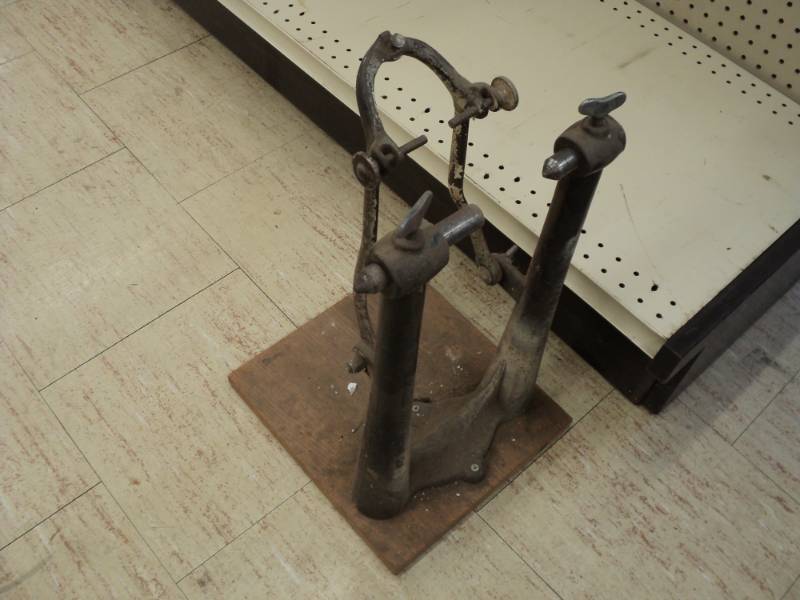 Bicycle wheel truing stand