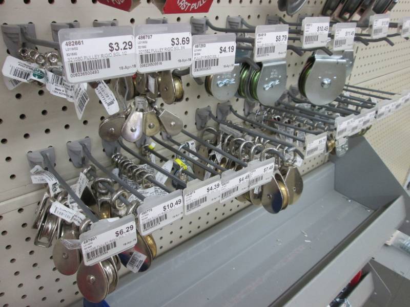 Lot of assorted pulleys...