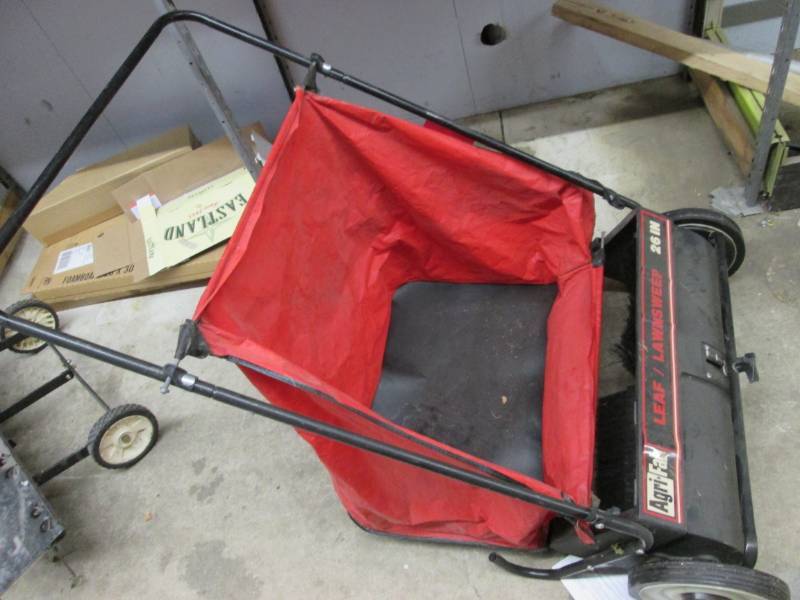 Agri Fab 26 lawn  leaf sweep...
