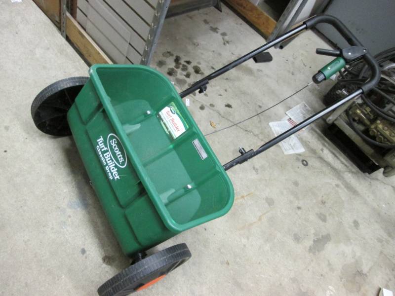 Scotts Turf Builder spreader...