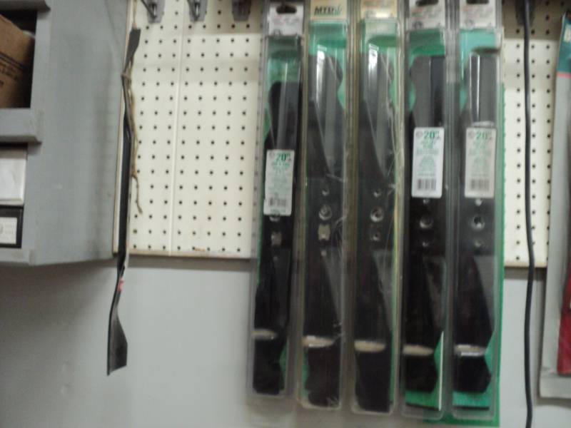 9 mainly 20 lawnmower blades...