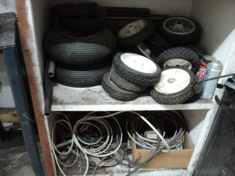 Small whells, tires and wire...