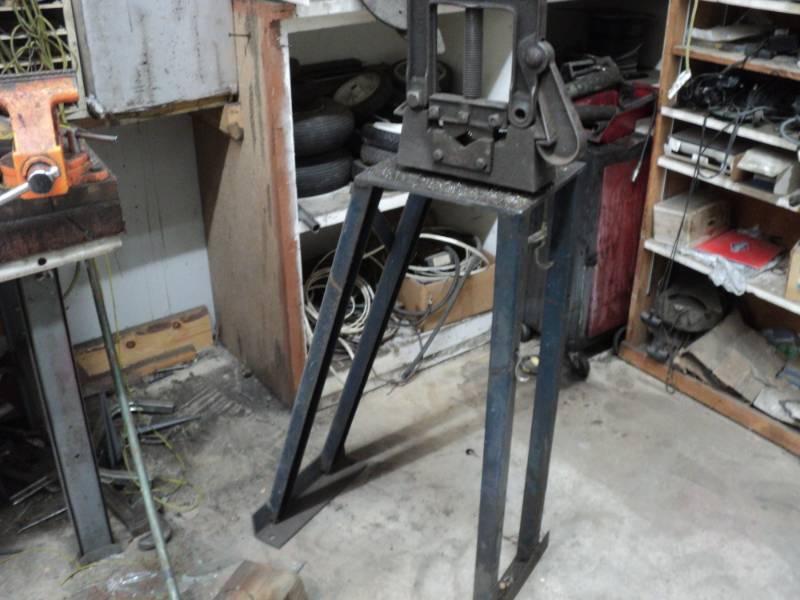 1- Pipe Vise...