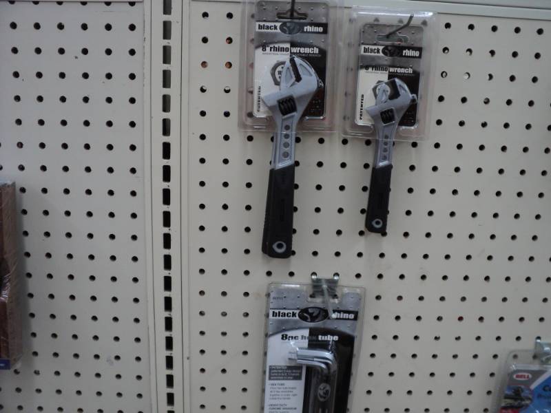 Tools  8 rhino wretch, 6 rhino W...