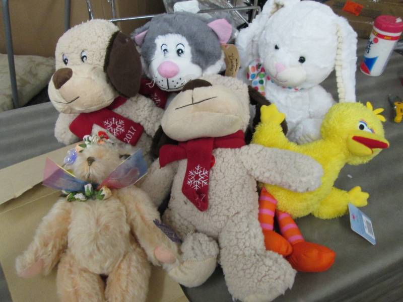 Lot of 6 Assorted Plush...
