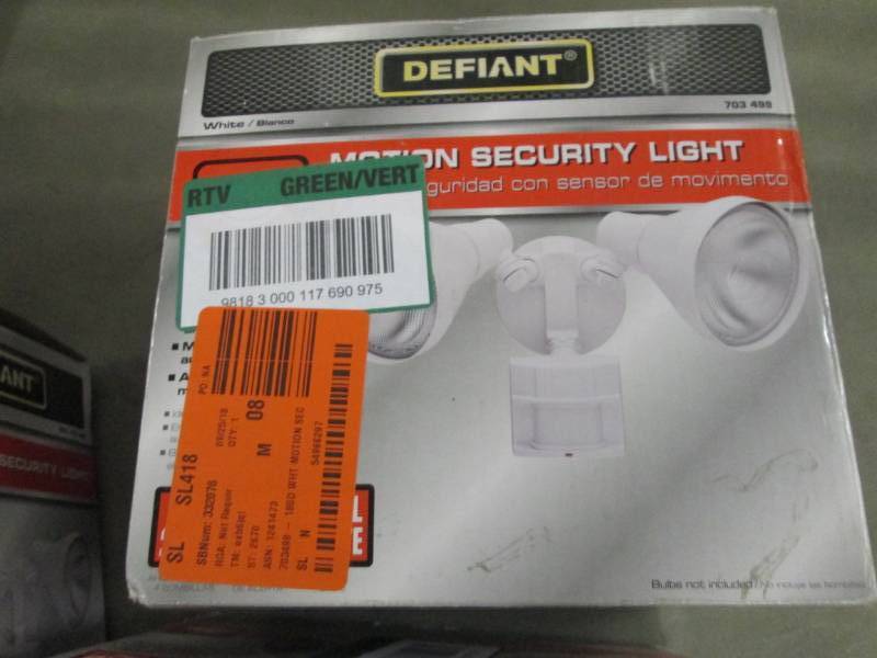 Defiant 180 Degree White Motion-Sen...