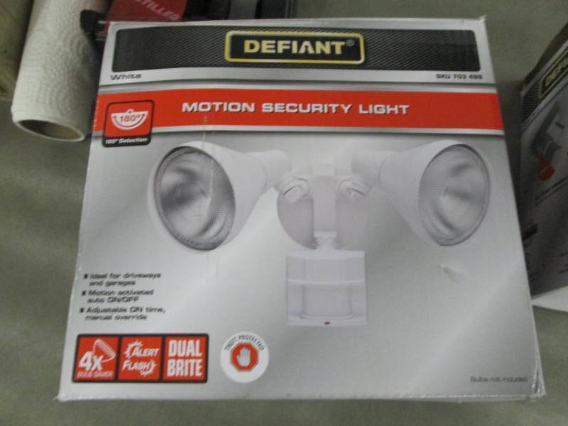 Defiant 180 Degree White Motion-Sen...
