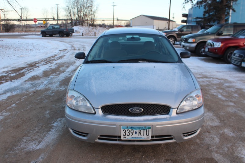 2005 Ford Taurus SE