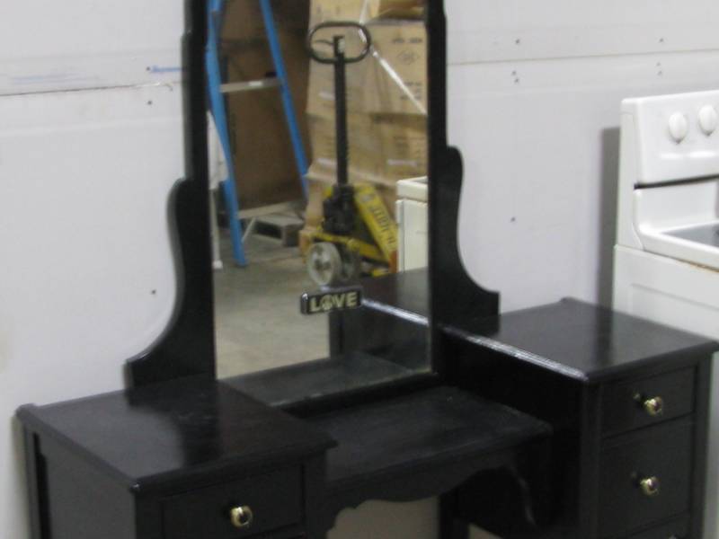 VanityDresser