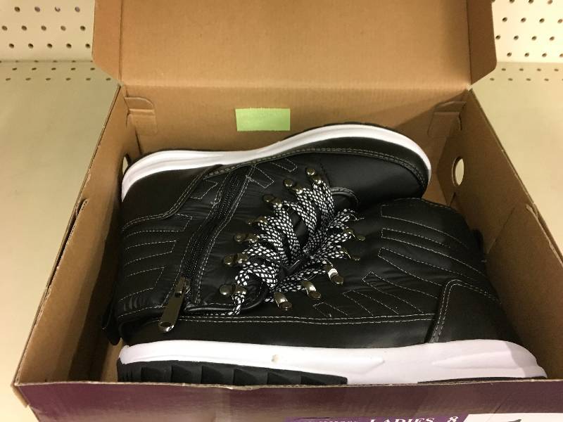lot 240 image: Weatherproof Ladies Boots, Retail $24.99