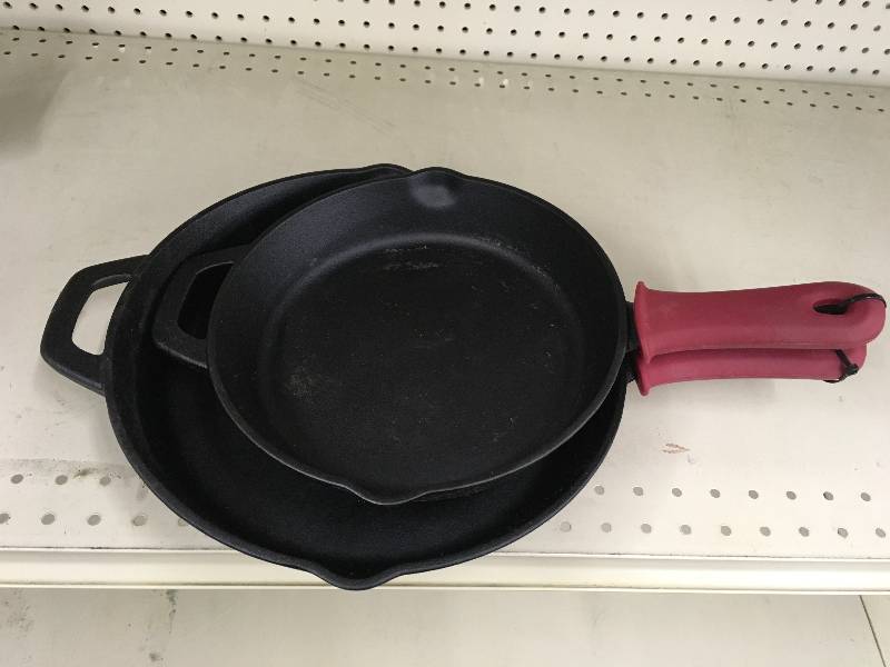 lot 249 image: Tramontina 2PC Cast Iron, Retail $29.99