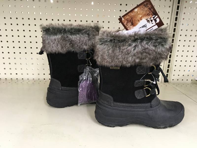 lot 256 image: Khombu Ladies Short Boot, Retail $29.99