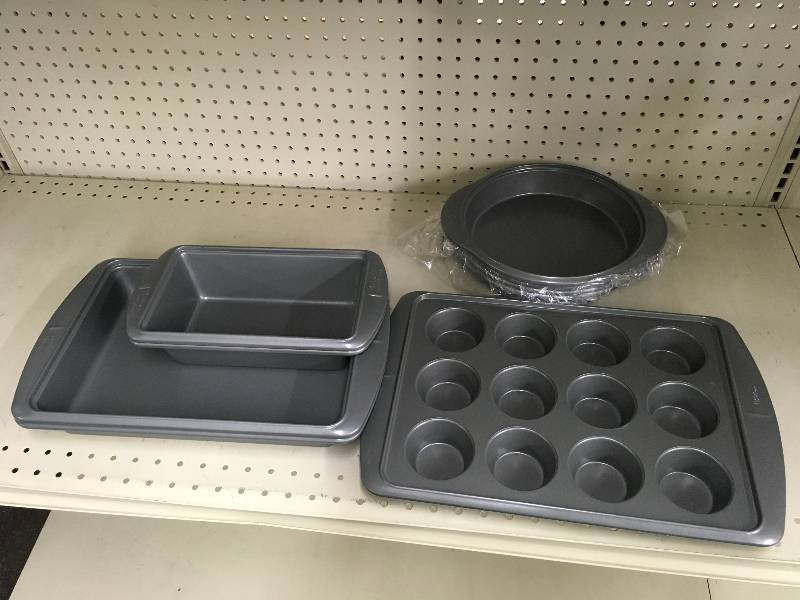lot 265 image: Wilton 5PC Metal Bakeware, Retail $29.99