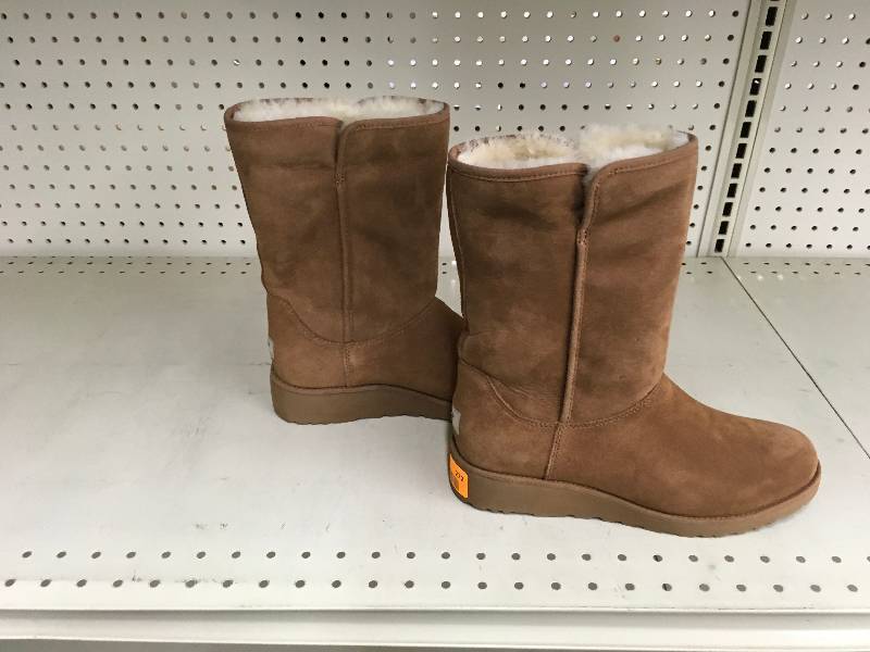 lot 272 image: UGG Classic Slim Boot, Retail $139.99