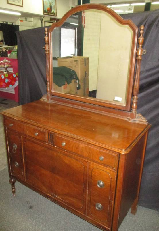 lot 20 image: Antique very nice Dresser with Mirror