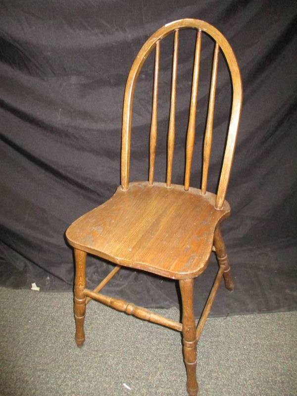 lot 28 image: Antique Chair