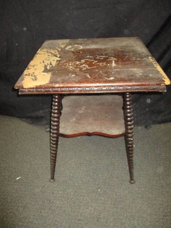 lot 31 image: Antique Table