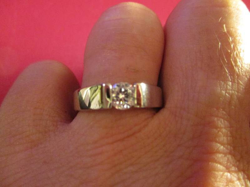 lot 2 image: Womans Sz 7 Wedding Ring 925 Sterling Silver Titanium teel Ring