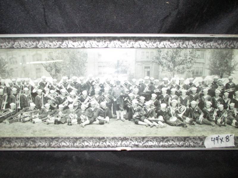 lot 87 image: Long Frame with band picture