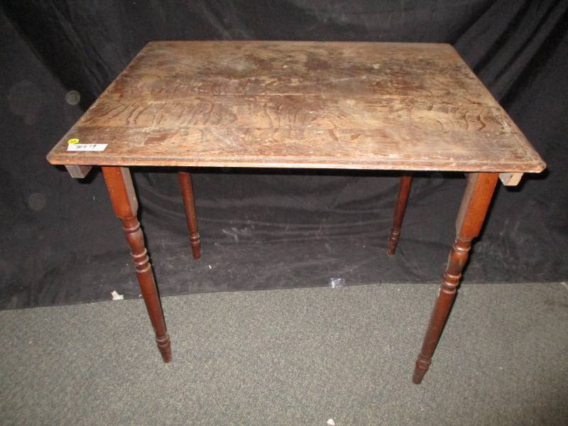 lot 90 image: Foldable table