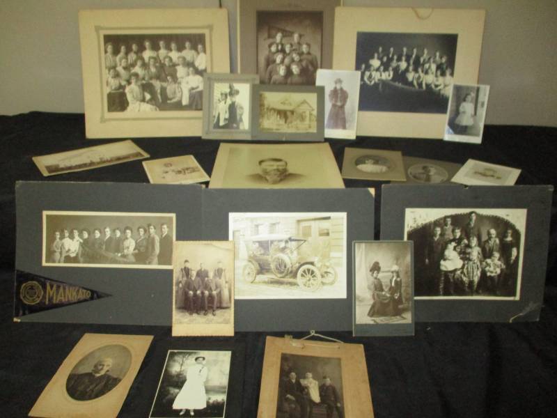 lot 101 image: Bunch of old Black and White Pictures