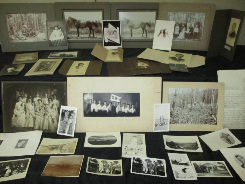 lot 104 image: Bunch of old Black and White Pictures