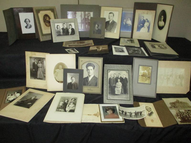 lot 106 image: Bunch of old Black and White Pictures