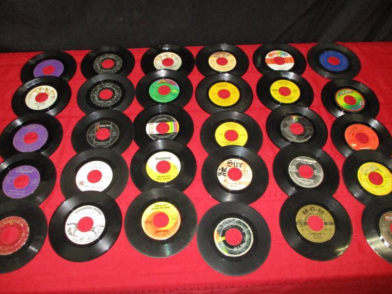 lot 117 image: 30 Various Records