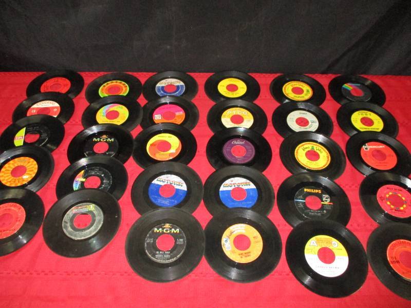 lot 118 image: 30 Various Records