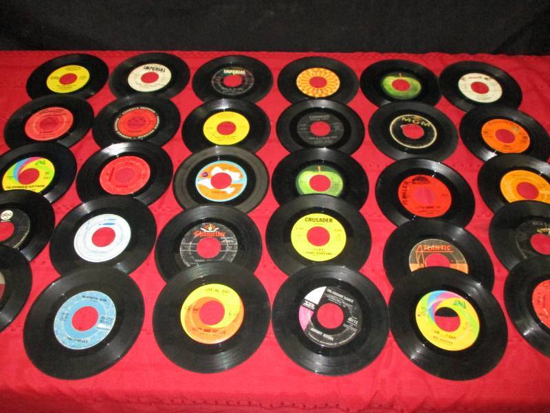 lot 119 image: 30 Various Records