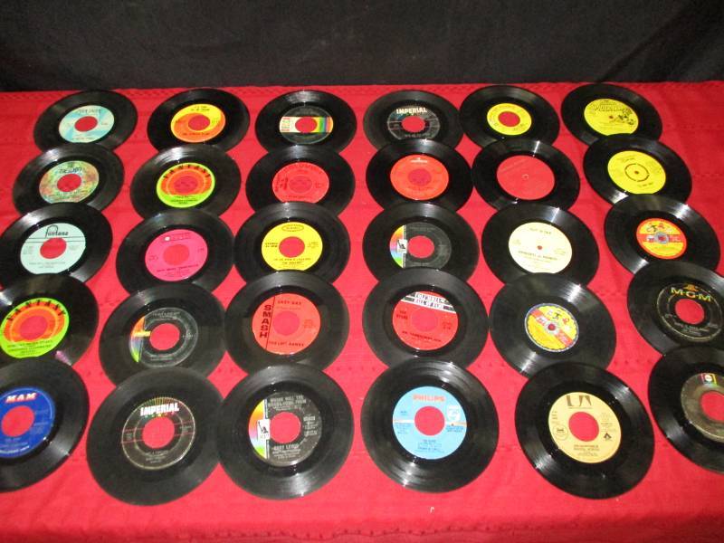 lot 121 image: 30 Various Records