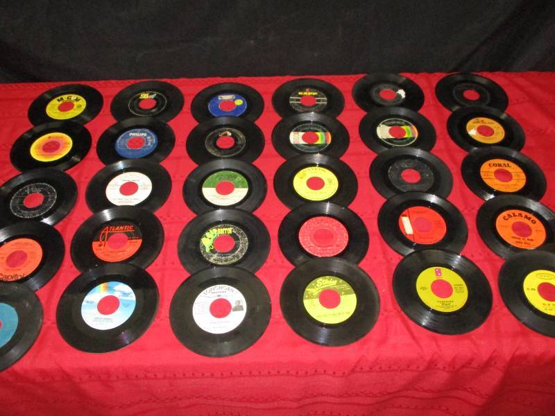 lot 124 image: 30 Various Records