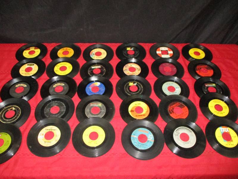 lot 125 image: 30 Various Records